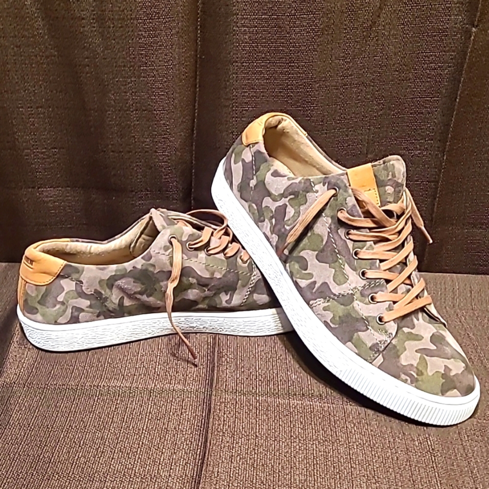 Steve Madden sneakers